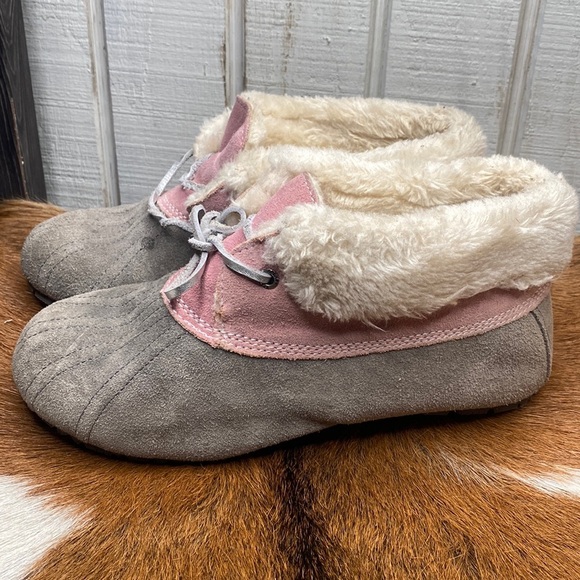 Womens Sperry winter slippers size 7 check them out very nice thanks 🙏 - Picture 1 of 9